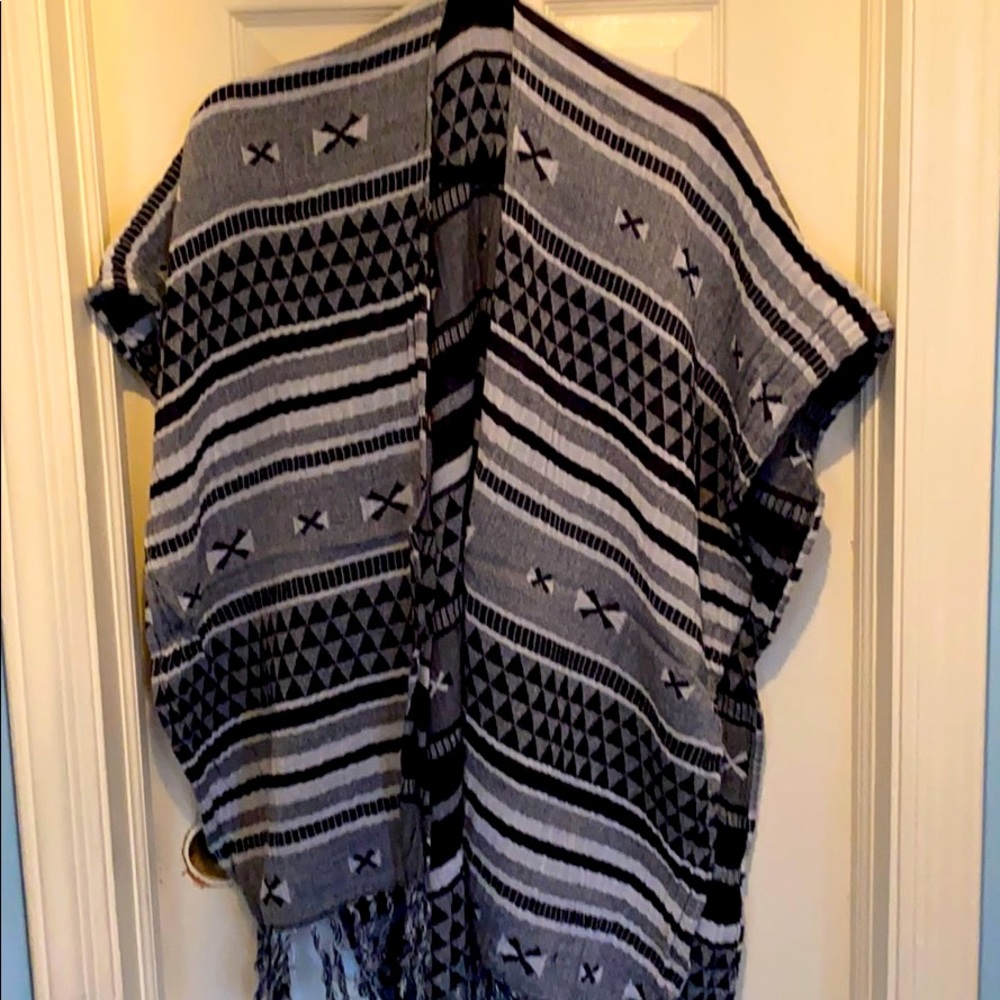 Black & white Tribal patterned open front tunic